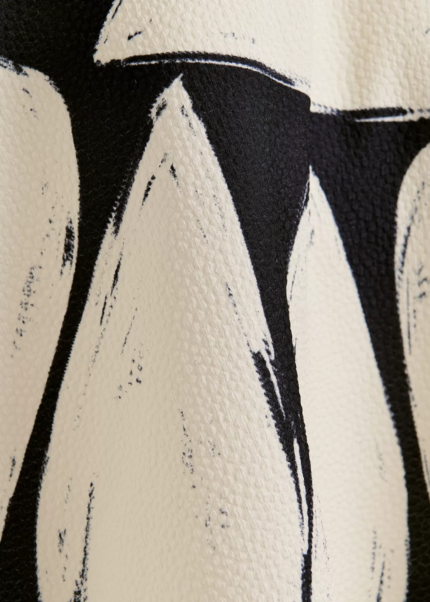 Hot Black and off-white oversized top with stand-up collar Fall 2024 Collection | Prints