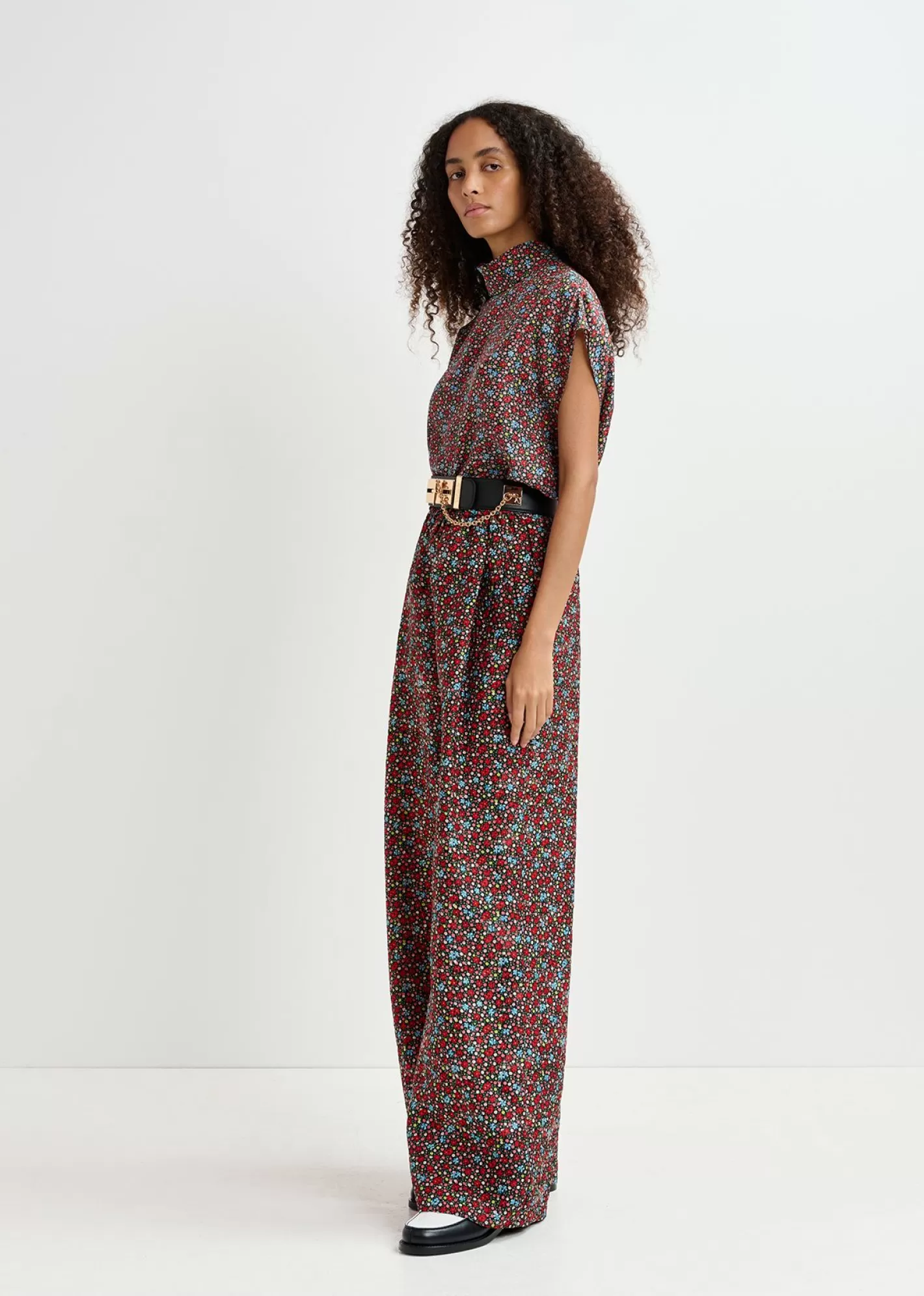 Hot Black, red and blue wide-leg pants with floral print Fall 2024 Collection | Prints