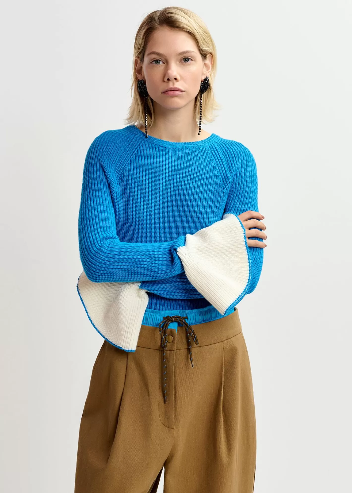 Fashion Blue rib-knitted sweater with flared cuffs Fall 2024 Collection | Sweaters & Cardigans