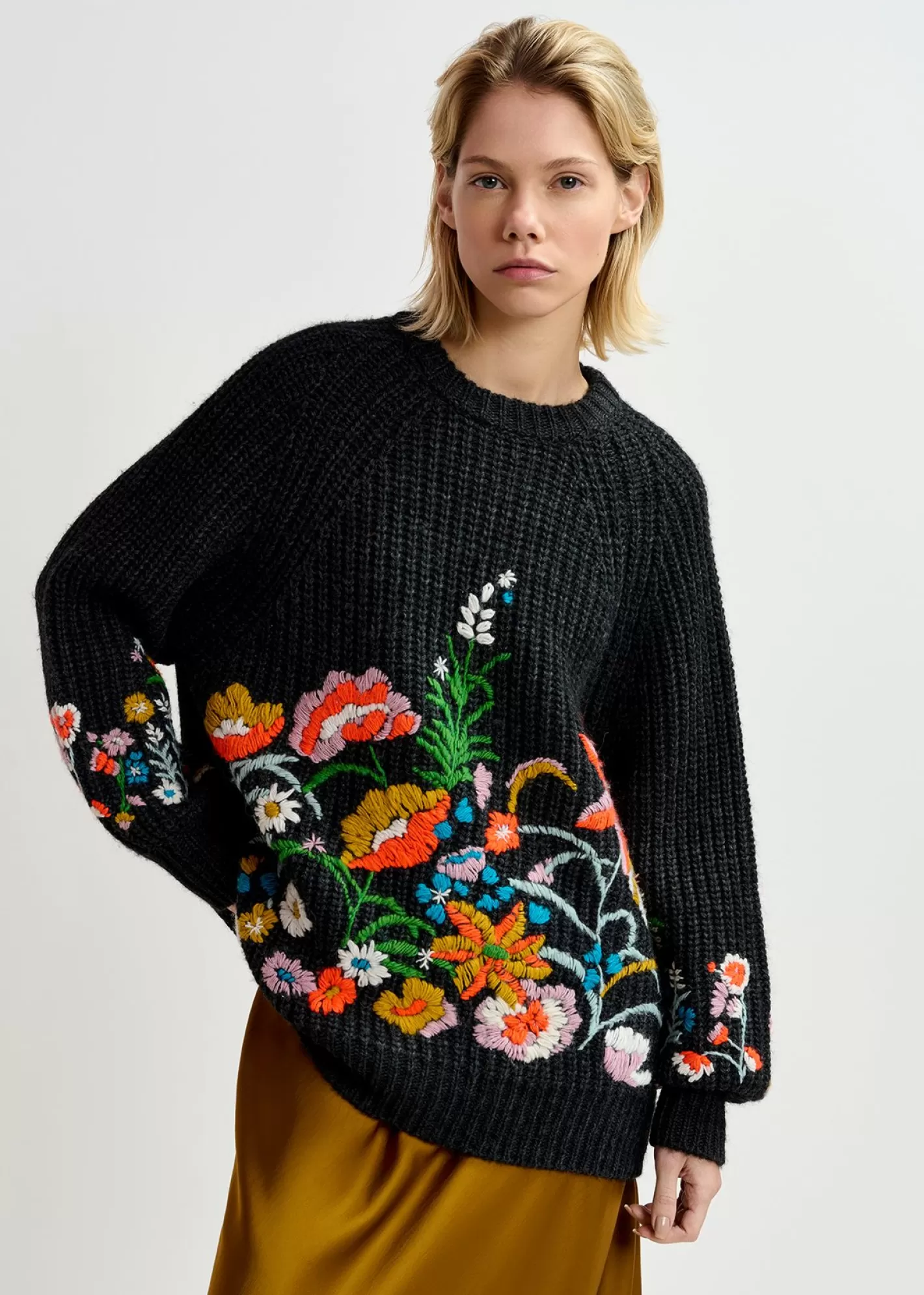 Hot Dark grey rib-knitted sweater with floral embroideries Fall 2024 Collection | Sweaters & Cardigans