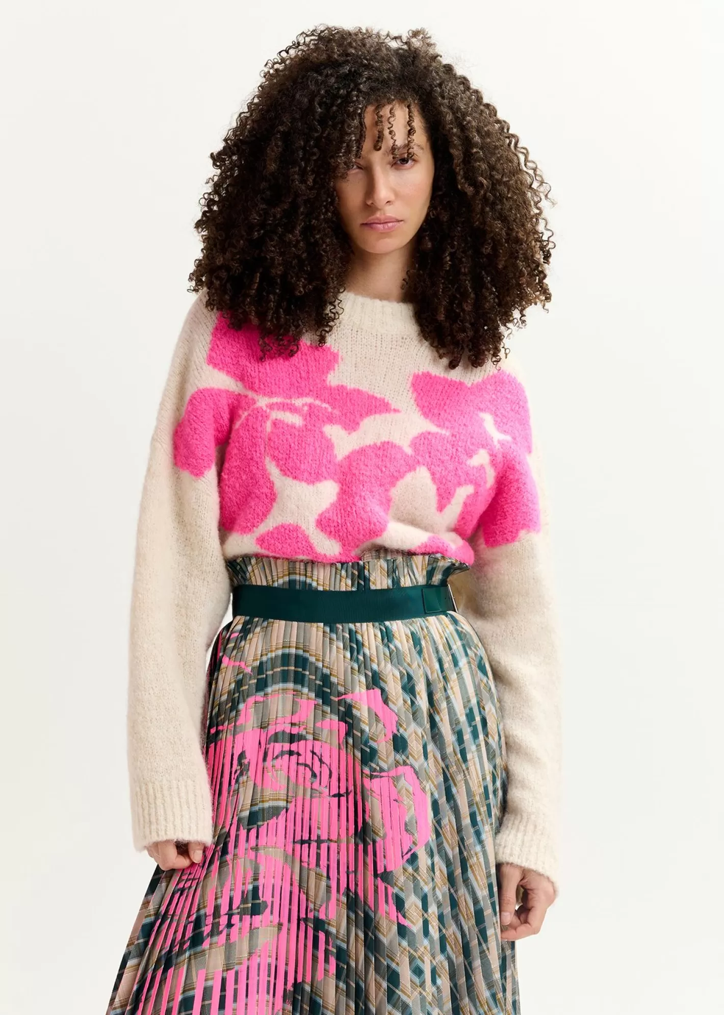 Hot Ecru and neon pink floral intarsia-knitted sweater Fall 2024 Collection | Sweaters & Cardigans