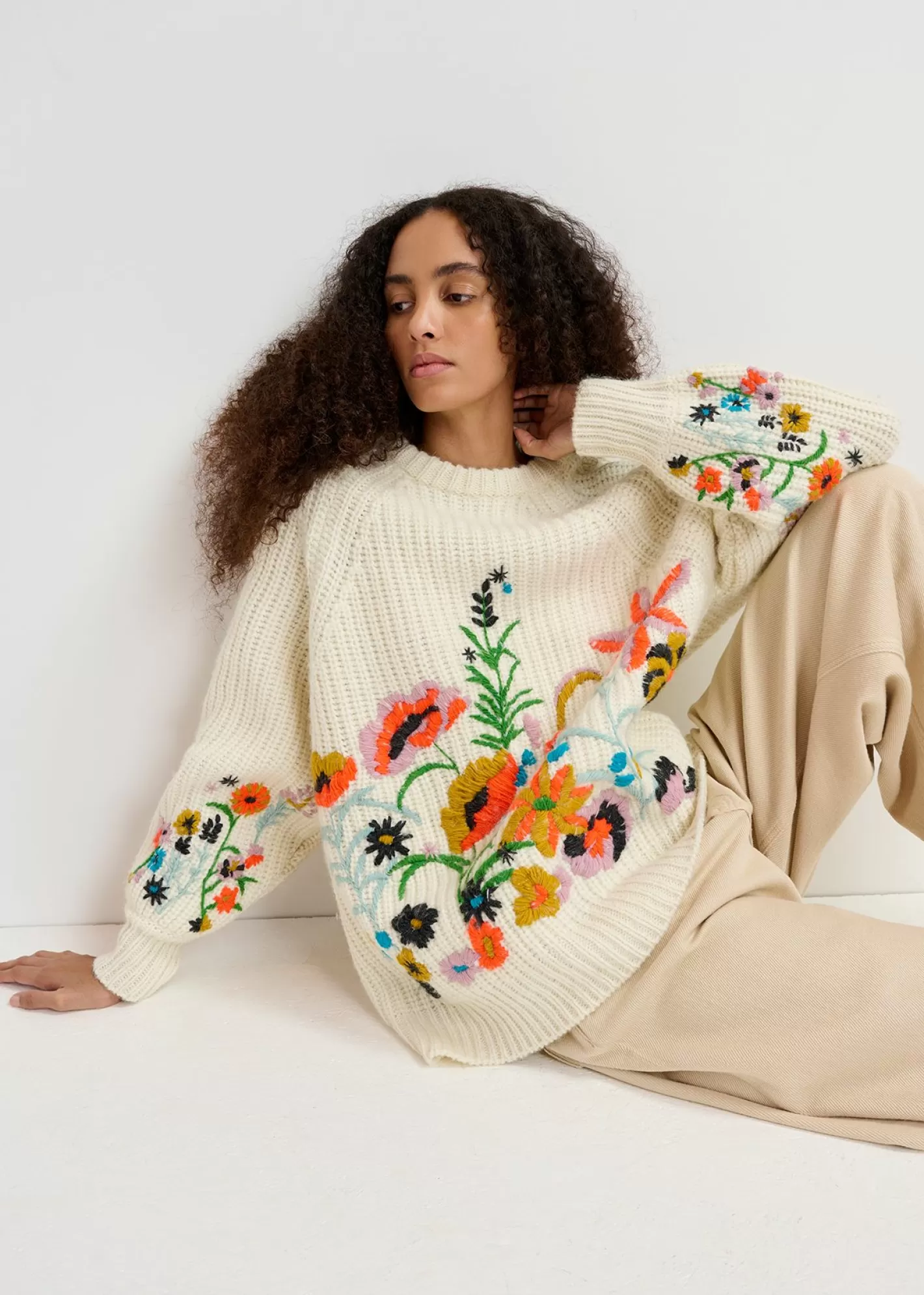 Sale Ecru rib-knitted sweater with floral embroideries Fall 2024 Collection | Sweaters & Cardigans