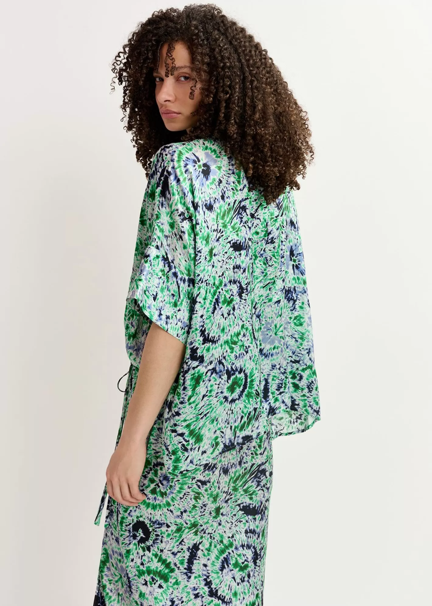 Online Green and navy blue tie-dye printed oversized top Fall 2024 Collection | Prints