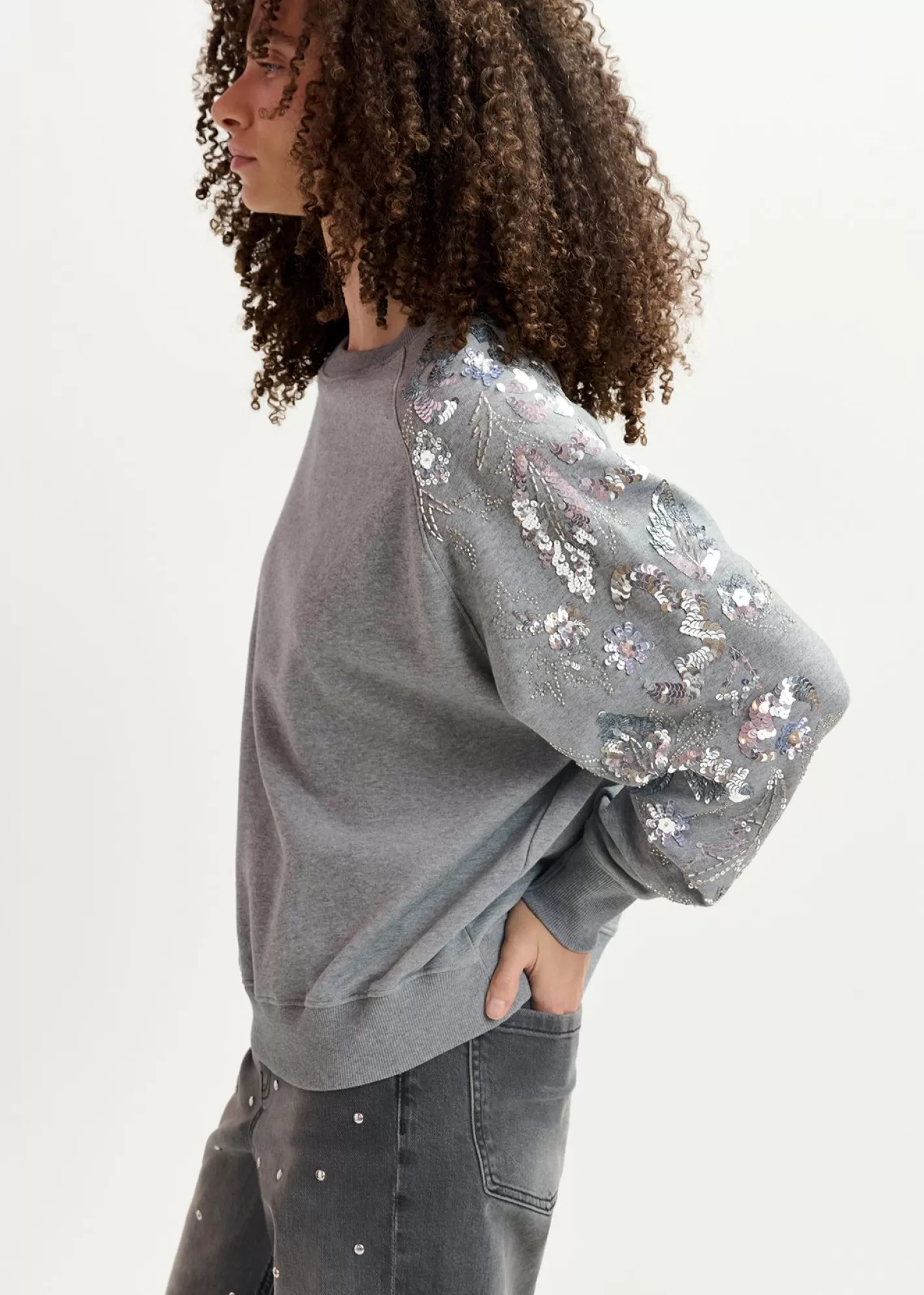 Cheap organic cotton sweatshirt with sequin and bead-embroidered sleeves Fall 2024 Collection | Sweatshirts