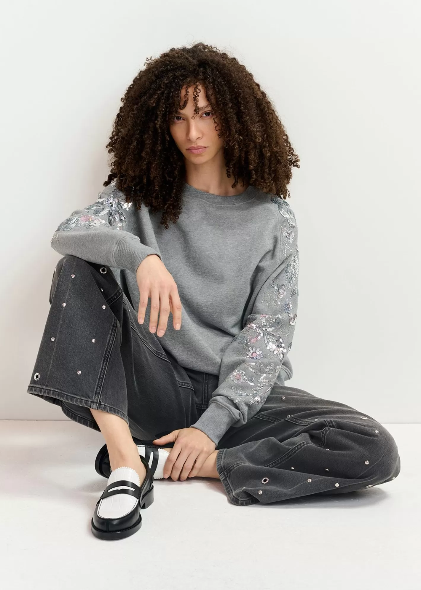 Cheap organic cotton sweatshirt with sequin and bead-embroidered sleeves Fall 2024 Collection | Sweatshirts