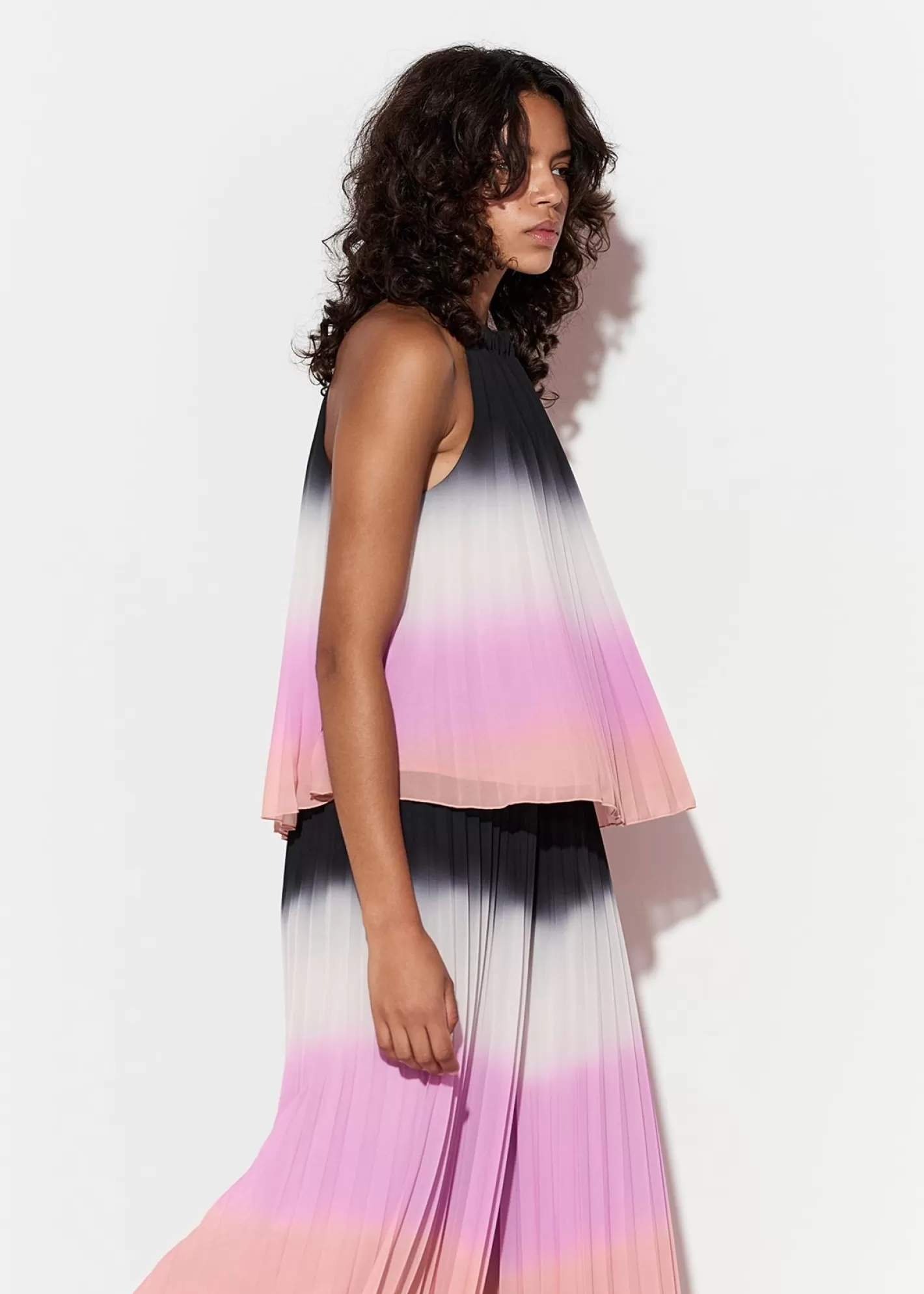 Store Multicolor plissé halter neck top with gradient effect Fall 2024 Collection | Tops & Blouses