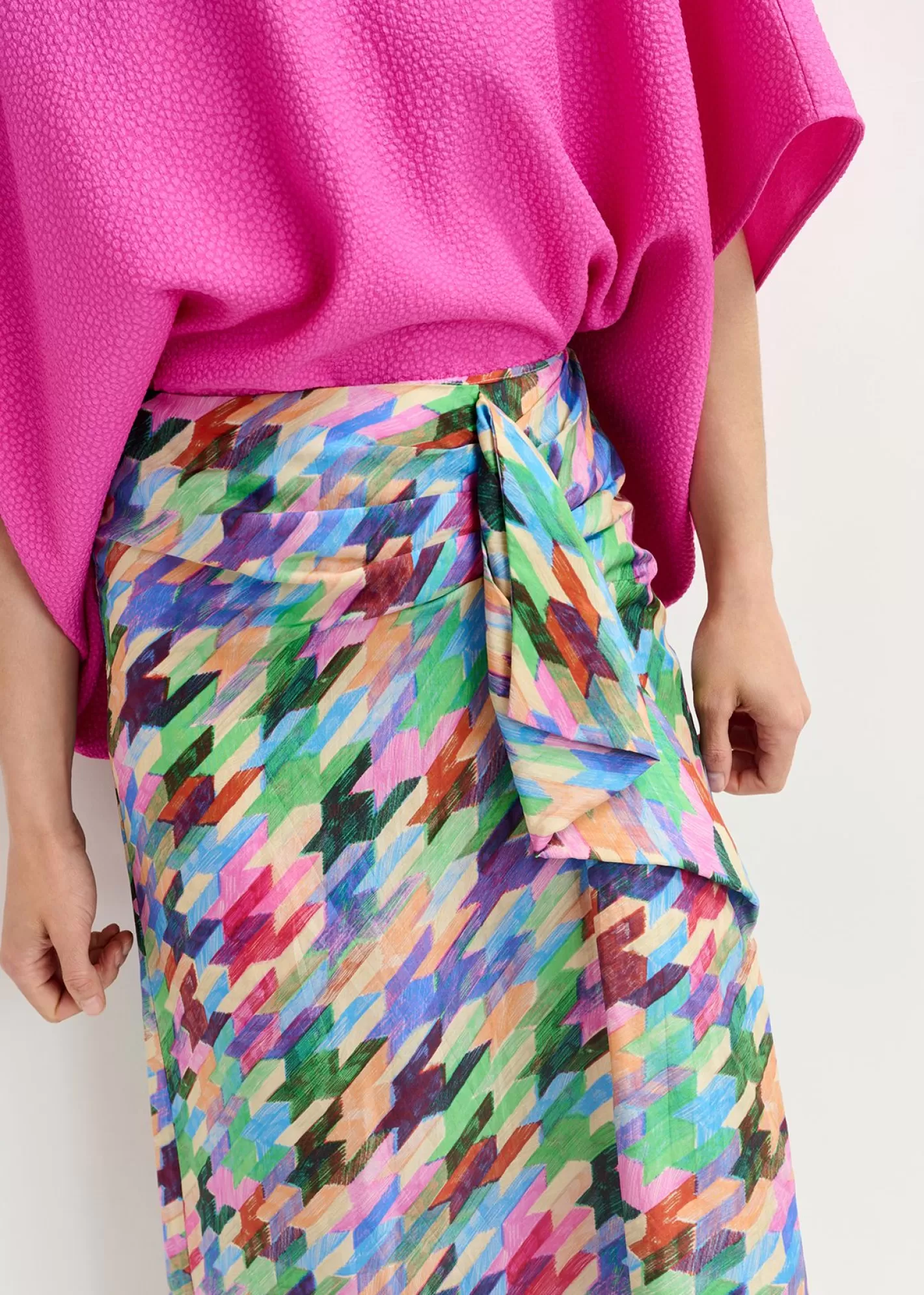 Hot Multicolor silk draped midi skirt with geometric print Fall 2024 Collection | Prints