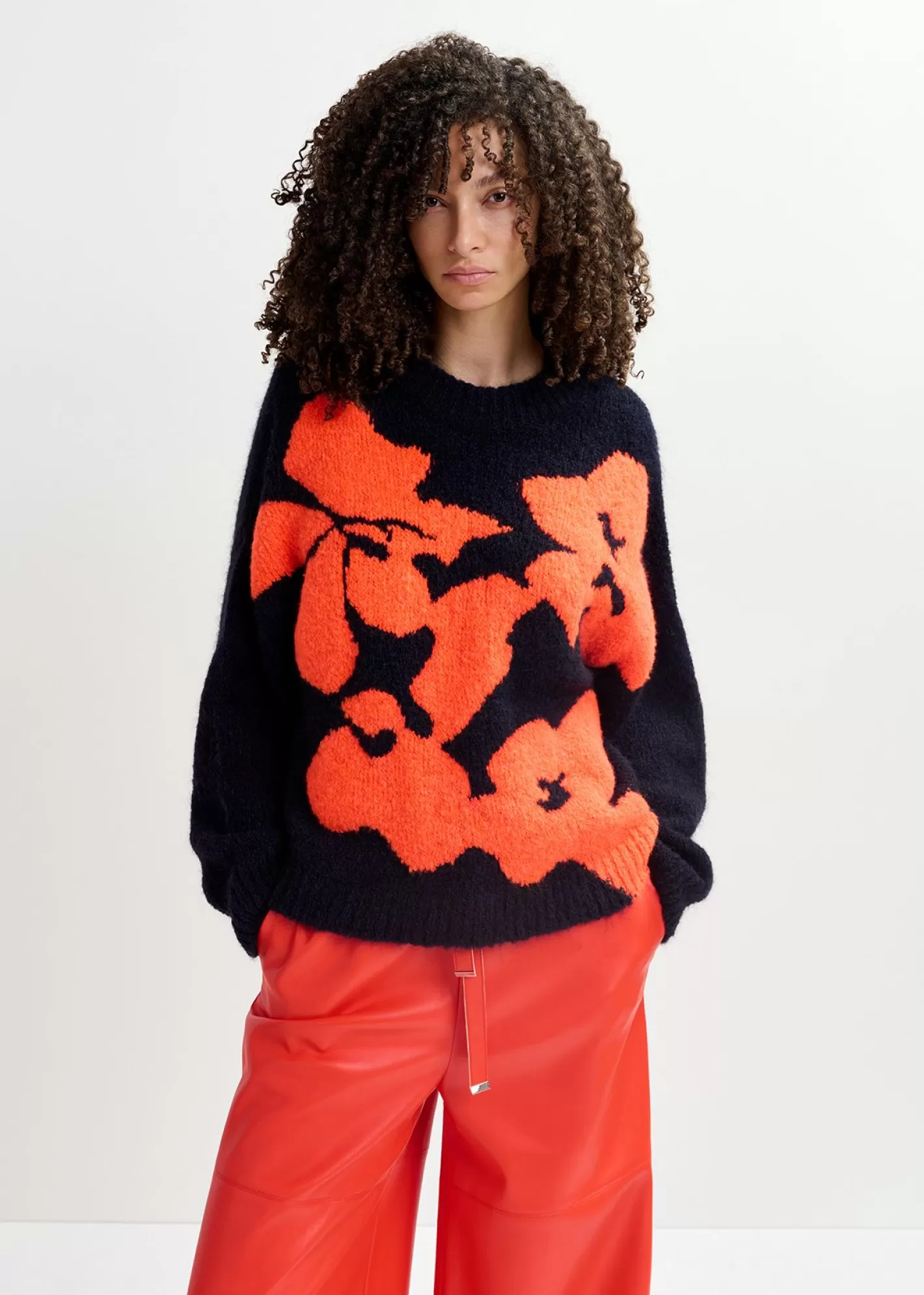 Flash Sale Navy blue and red floral intarsia-knitted sweater Fall 2024 Collection | Sweaters & Cardigans