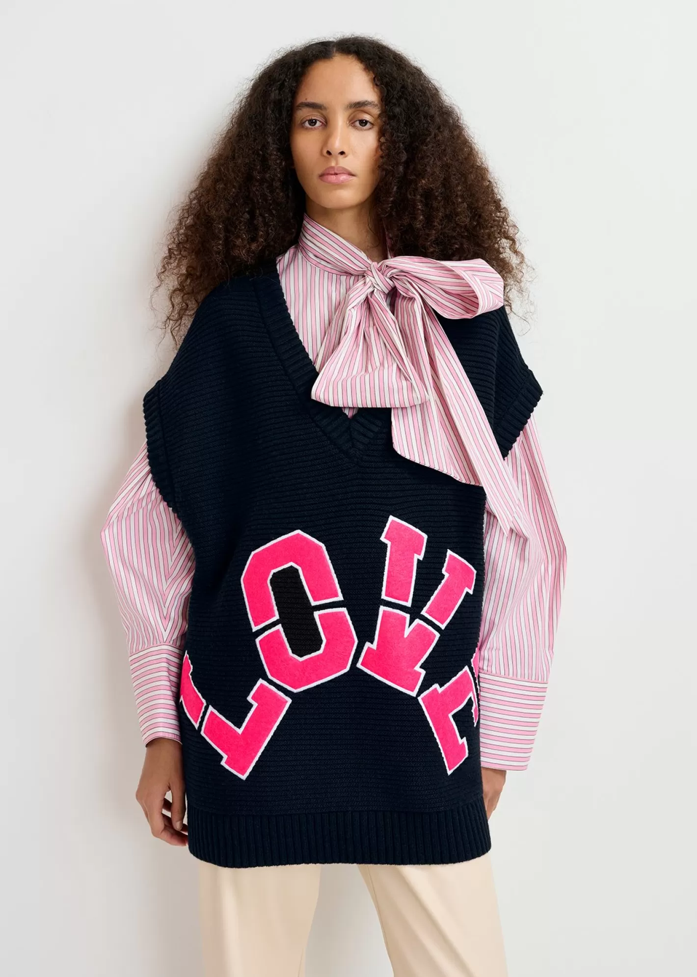 Fashion Navy blue sleeveless knit sweater with "love" appliqué Fall 2024 Collection | Sweaters & Cardigans