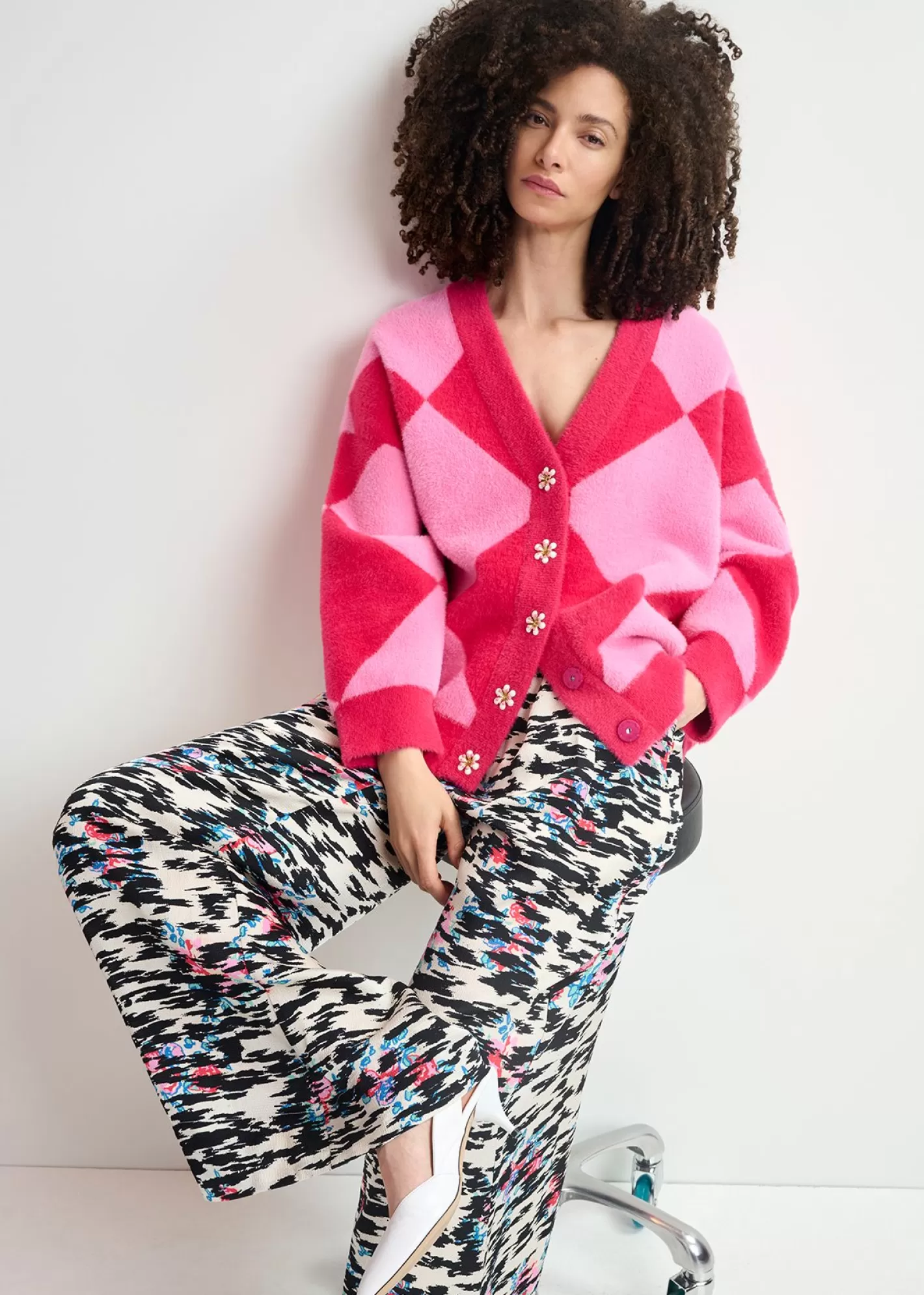 Online Pink harlequin-patterned knit cardigan with flower-shaped buttons Prints | Sweaters & Cardigans