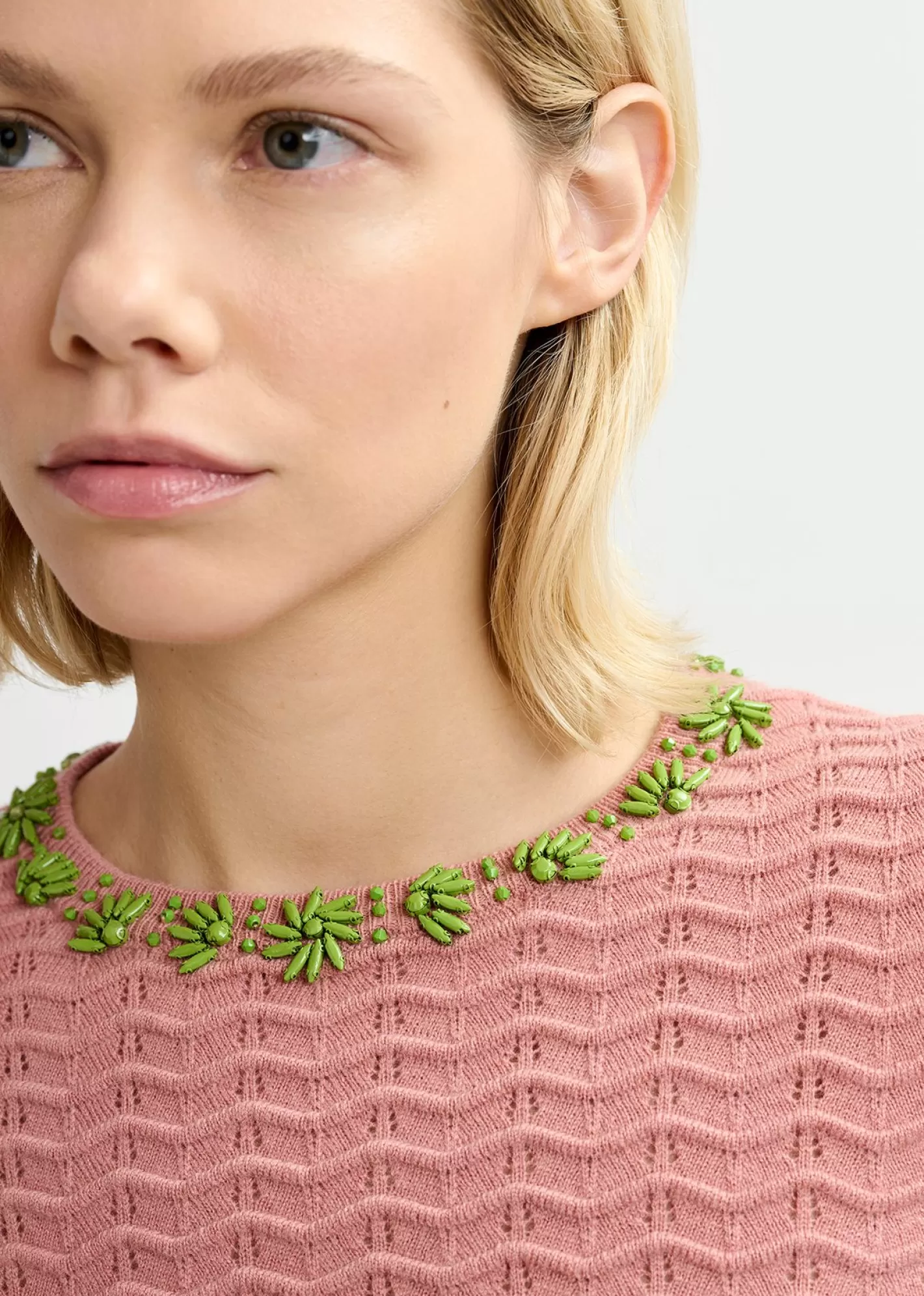 Store Vintage pink knit sweater with embellished neckline Fall 2024 Collection | Sweaters & Cardigans