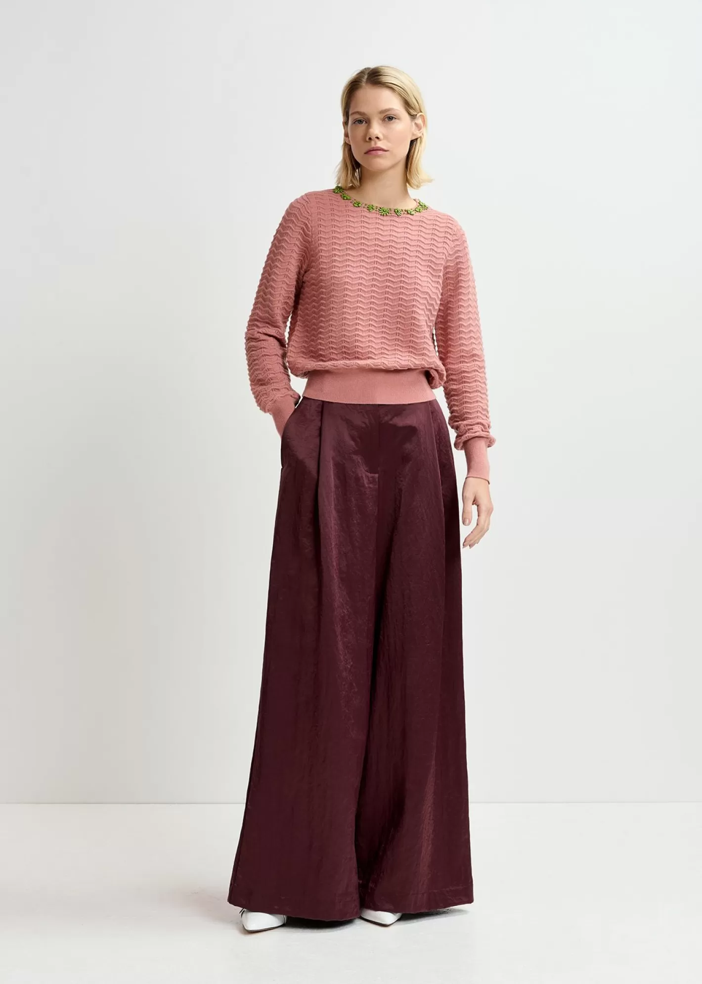 Store Vintage pink knit sweater with embellished neckline Fall 2024 Collection | Sweaters & Cardigans